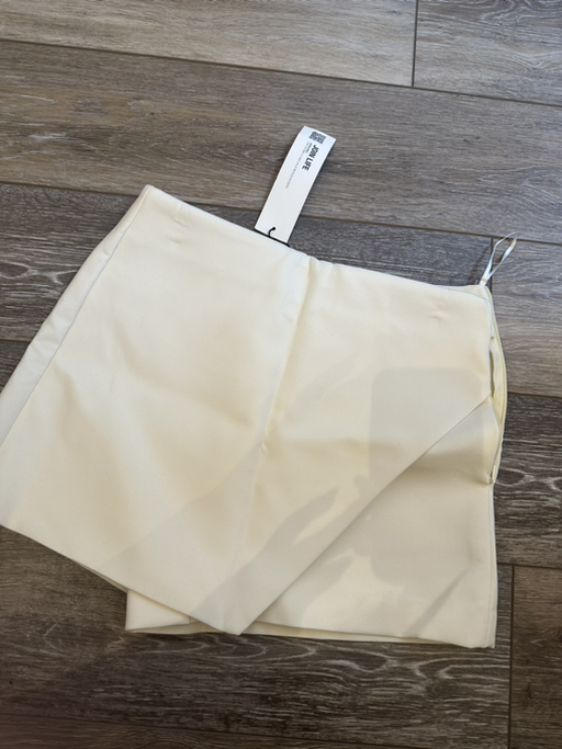 zara white shorts
