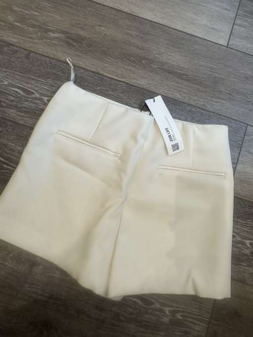 zara white shorts - Photo 2 view in Upper East Side