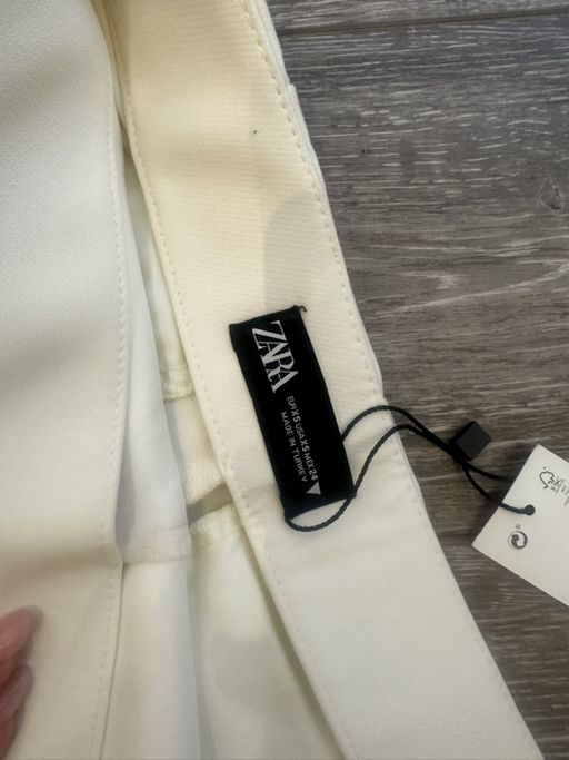 zara white shorts - Photo 3 view in Upper East Side