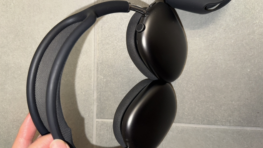 Airpods Max Space Gray  - Photo 2 view in Hudson County, NJ