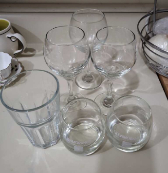 cups / mugs / dishes