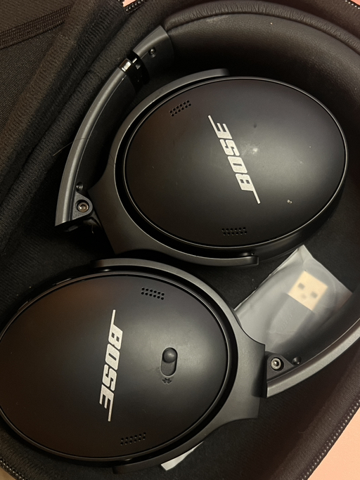 boss headphone  - Photo 2 view in Mahattan, NY