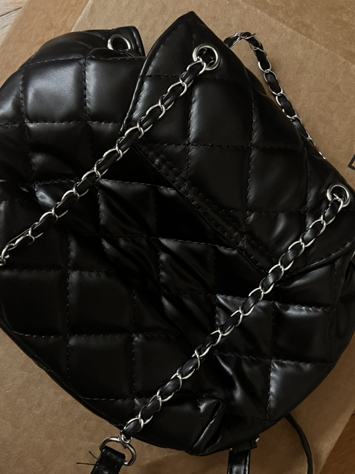 chained bag - Photo 2 view in Manhattan, NY