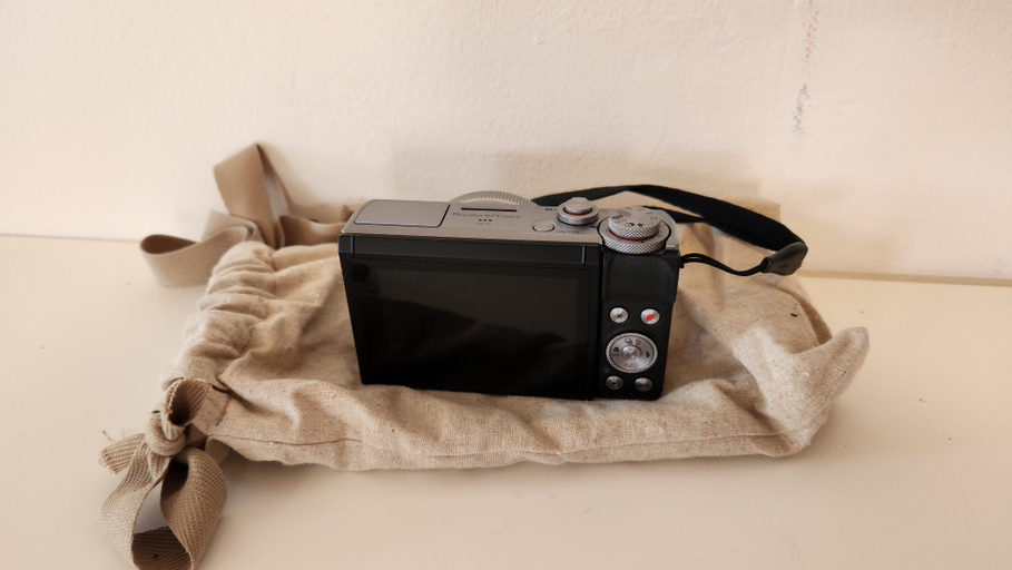 Canon PowerShot G7X Mark II   Battery Charger - Photo 4 view in Manhattan, NY