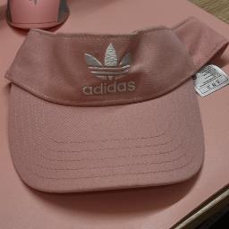 pink hat