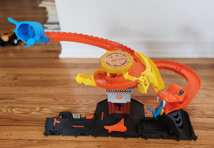 Hot Wheels City Pizza Slam Cobra Attack 1:64 Scale Playset - Photo 3 view in Queens, NY