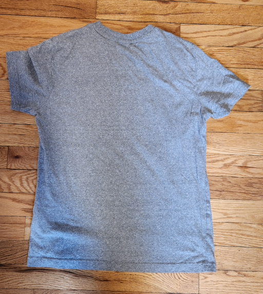 woman gray t-shirt - Photo 2 view in Queens, NY
