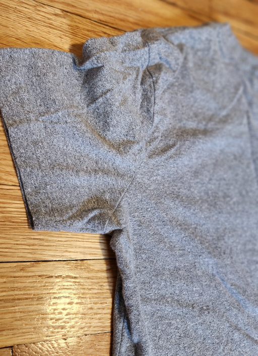 woman gray t-shirt - Photo 3 view in Queens, NY