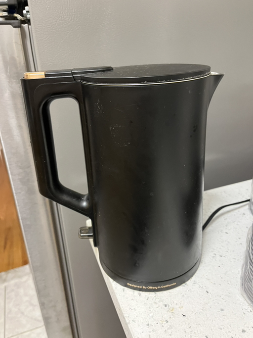 black electric kettle