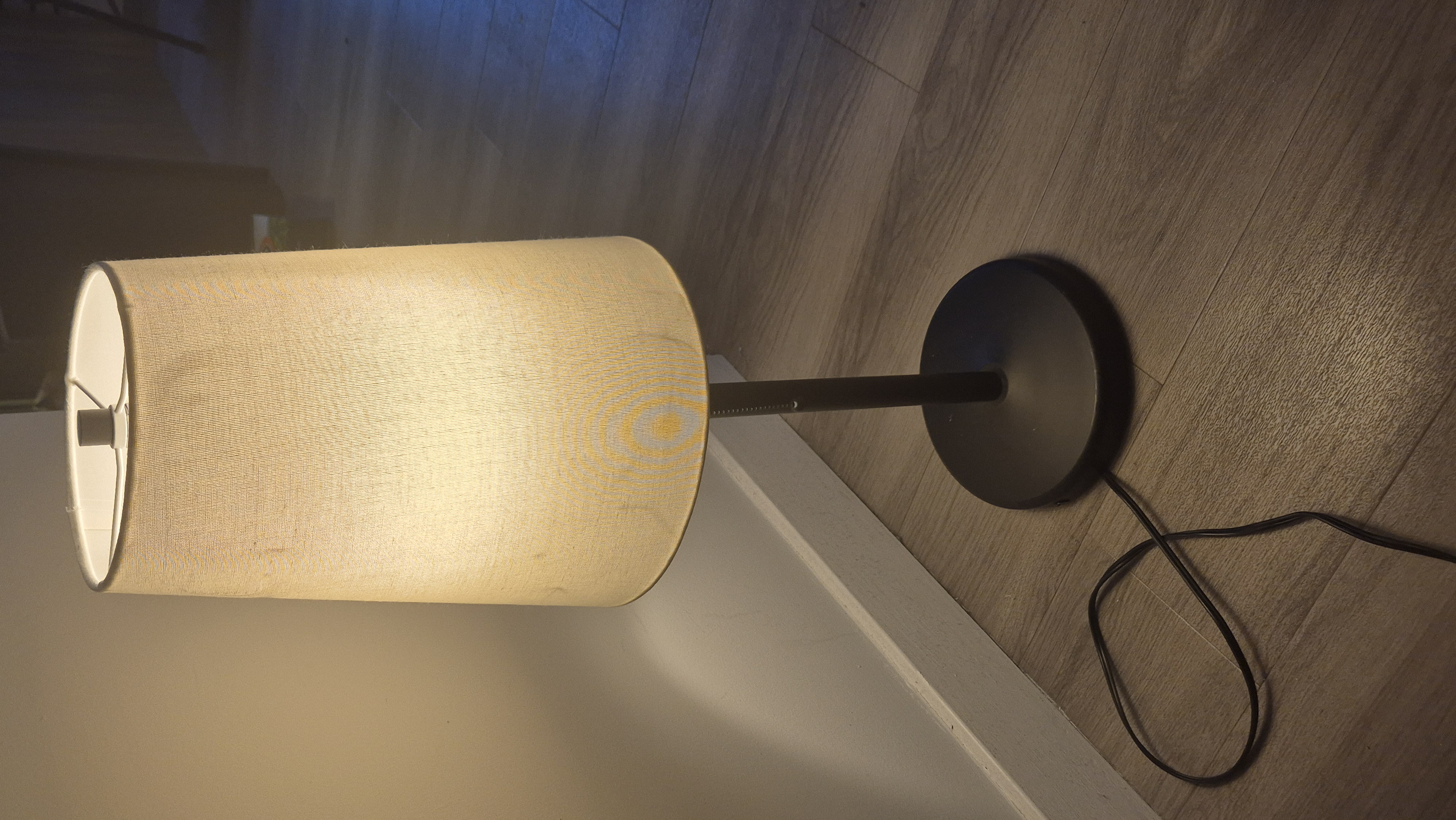 Table lamp