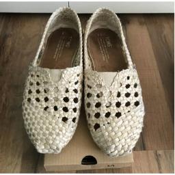 TOMS Women's unique slip on