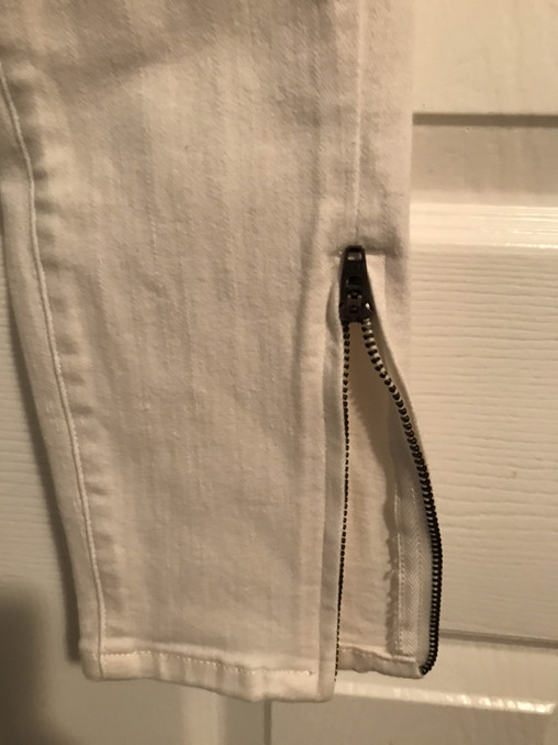 Uniqlo Women’s White Skinny Jean - Photo 3 view in Manhattan, NY
