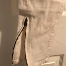 Uniqlo Women’s White Skinny Jean - Photo 4 view in Manhattan, NY