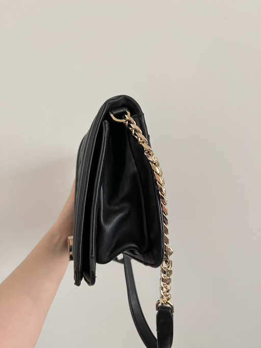 Guess Shoulder bag - Photo 2 view in Manhattan, NY