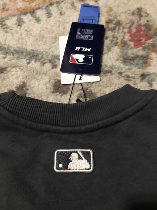 MLB New York Yankees Sweatshirt – Gray (Size M) – Brand New - Photo 4 view in Queens, NY