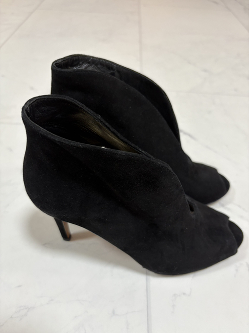 Vince Camuto - Photo 2 view in Queens, NY