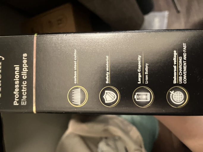 Professional electric hair clipper set  - Photo 2 view in Hudson County, NJ