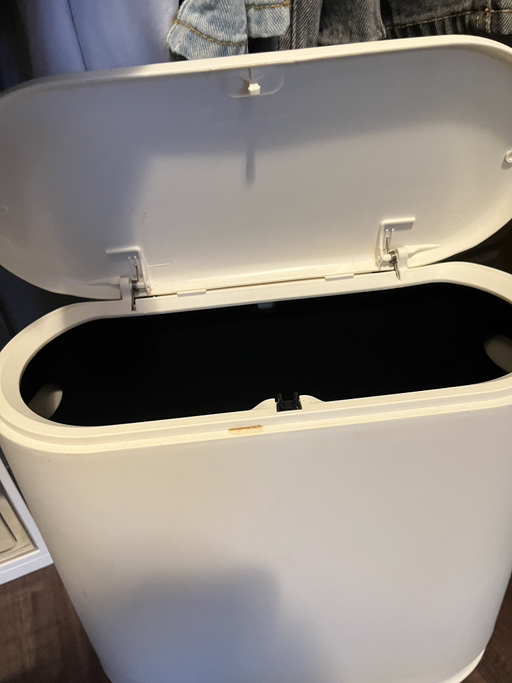 Modern White Trash Bin - Photo 2 view in Hudson County, NJ
