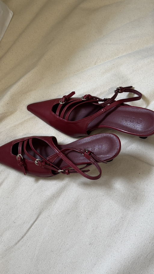 Brand new, never worn Korean shoes. Size 235cm (approx. US 6.5). - Photo 2 view in Queens, NY