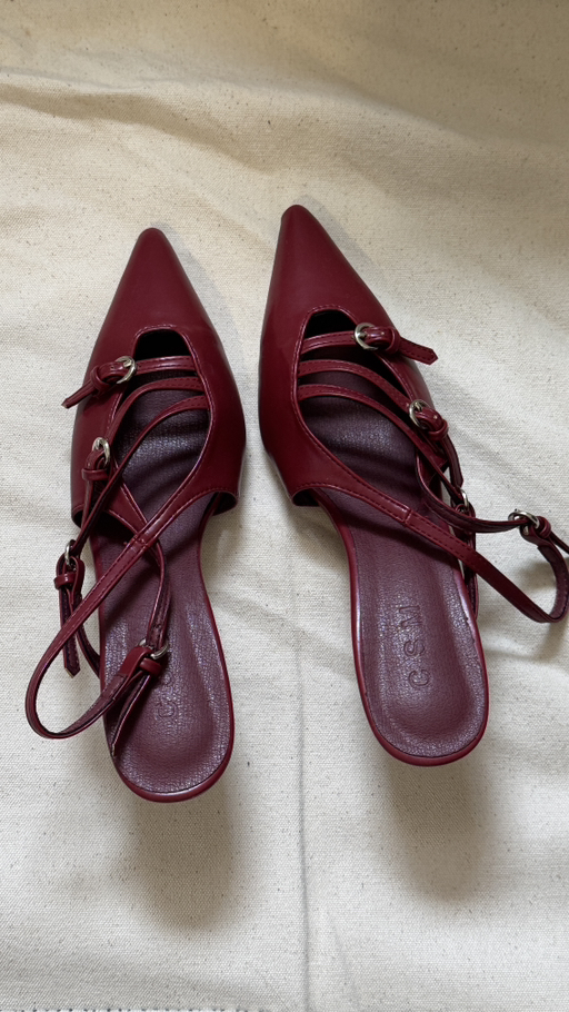 Brand new, never worn Korean shoes. Size 235cm (approx. US 6.5). - Photo 3 view in Queens, NY