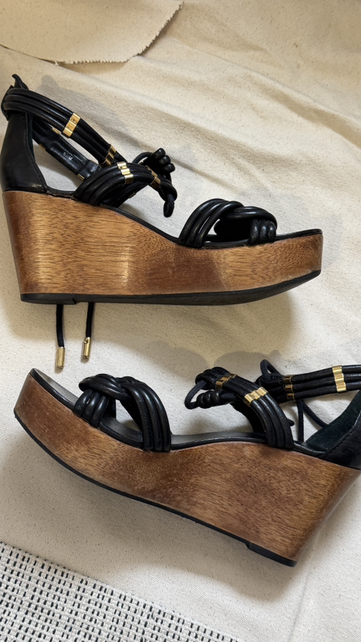 Tory Burch Criss Cross Strap Ankle Sandals Black Leather - Photo 2 view in Queens, NY