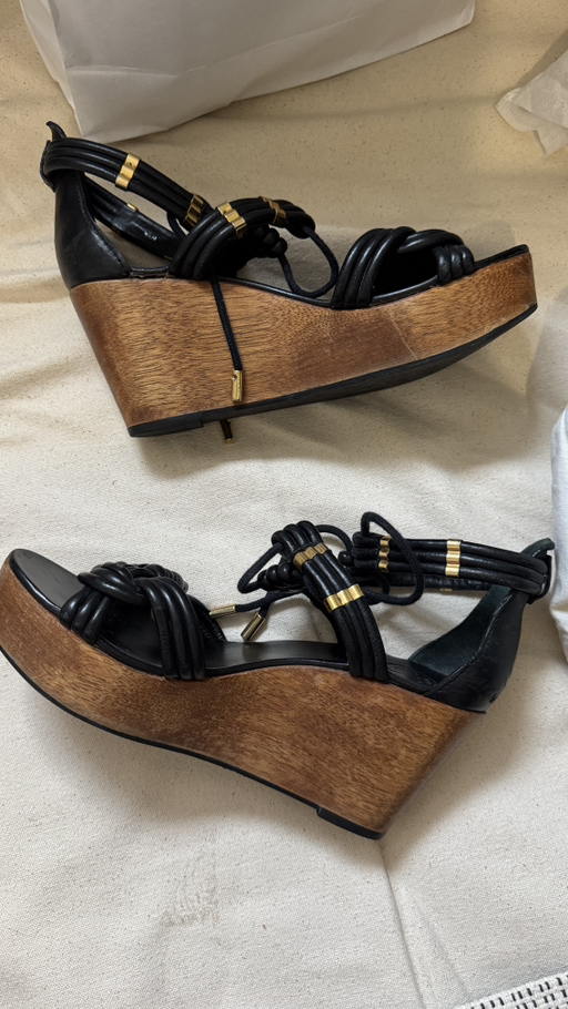 Tory Burch Criss Cross Strap Ankle Sandals Black Leather - Photo 3 view in Queens, NY