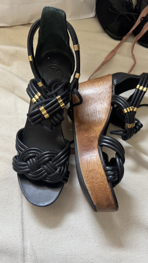Tory Burch Criss Cross Strap Ankle Sandals Black Leather - Photo 4 view in Queens, NY