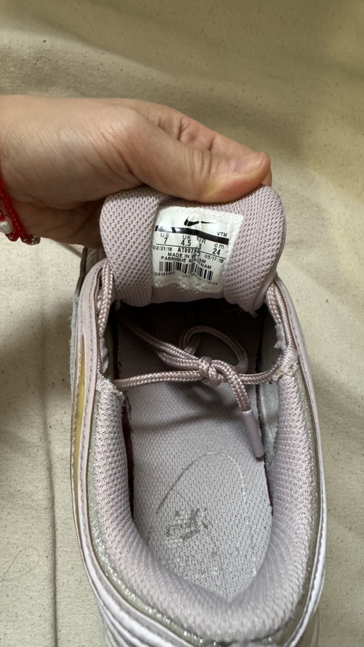 female nike shoes size 7 - Photo 4 view in Queens, NY