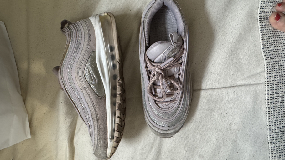 female nike shoes size 7 - Photo 3 view in Queens, NY