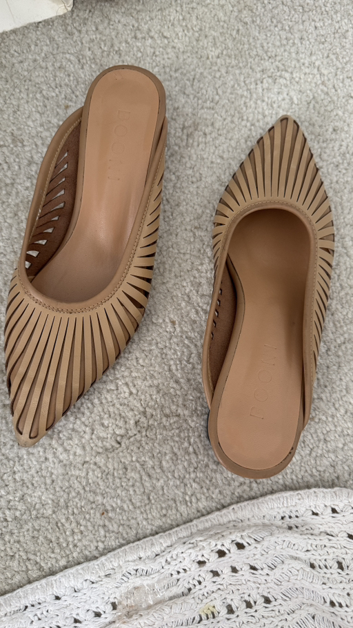 Beige Laser-Cut comfort heel size 6 - Photo 3 view in Queens, NY