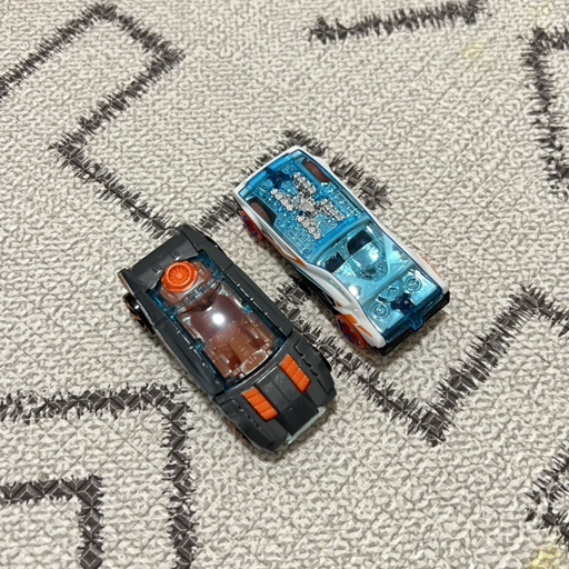 Hot Wheels Ultra Hots Blast Launch Face-Off Track Set with 2 1:64 Scale Toy Cars - Photo 3 view in Queens, NY