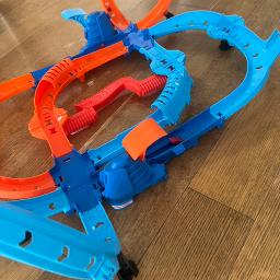 Hot Wheels Ultra Hots Blast Launch Face-Off Track Set with 2 1:64 Scale Toy Cars - Photo 2 view in Queens, NY