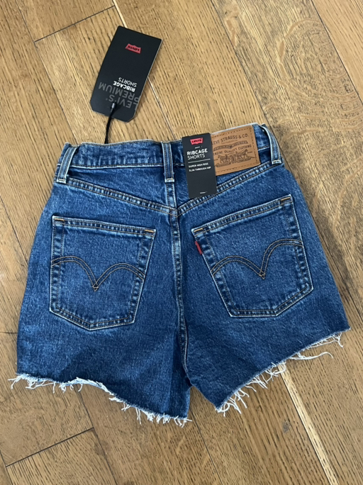 Levi’s Premium Ribcage Shorts - Size 24 (NWT) - Photo 2 view in Queens, NY