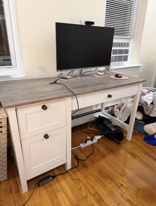 Desk - Photo 4 view in Hudson County, NJ