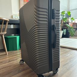 Large Hardshell Checked Luggage/ Suitcase - photo 2