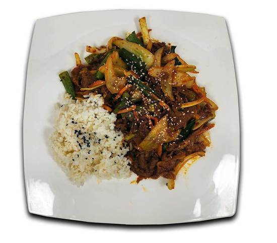 Spicy Pork Topped with Rice (제육볶음 덮밥)