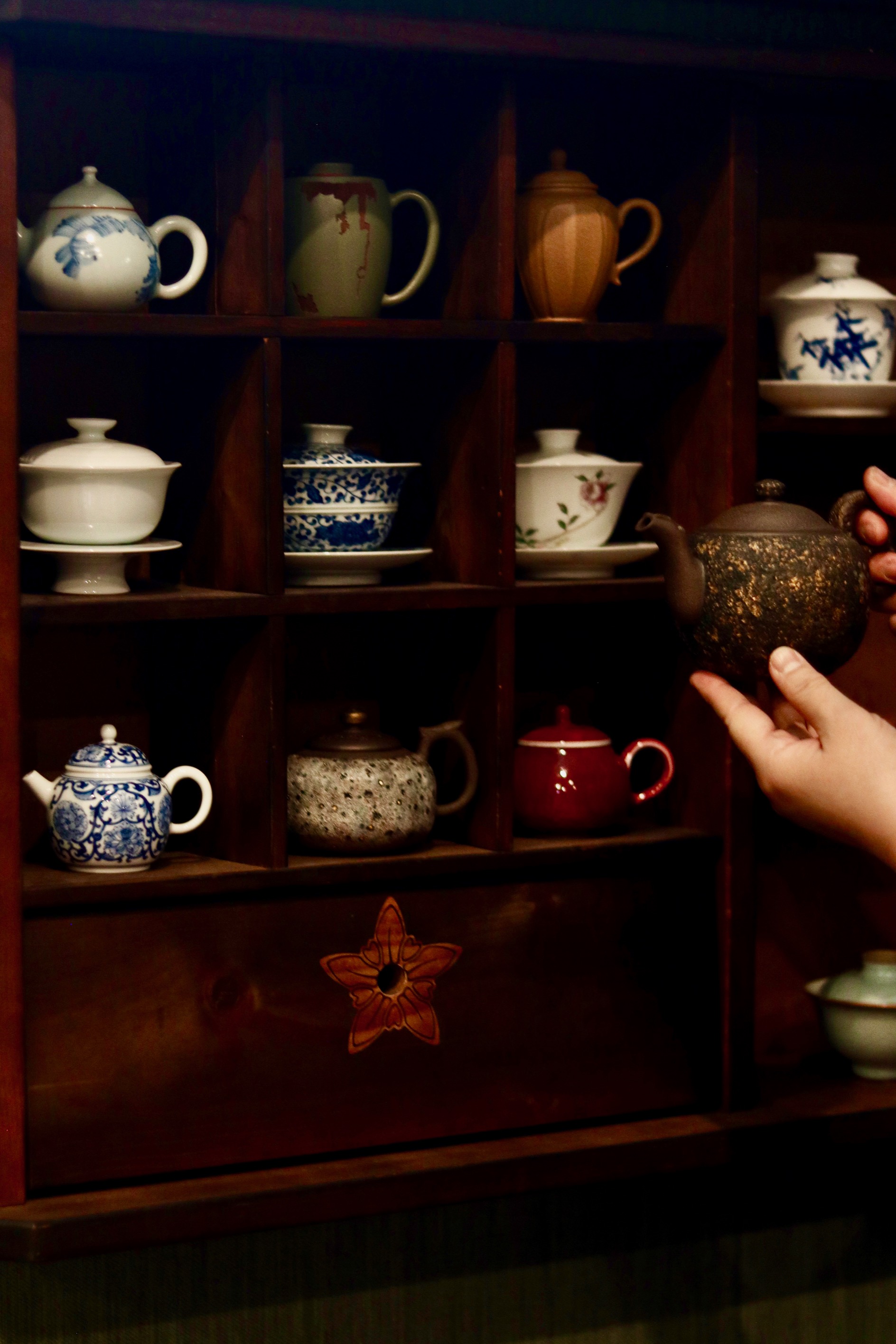 Fang Gourmet Tea charcoal-roasted oolong tea steeping in traditional Yixing pot